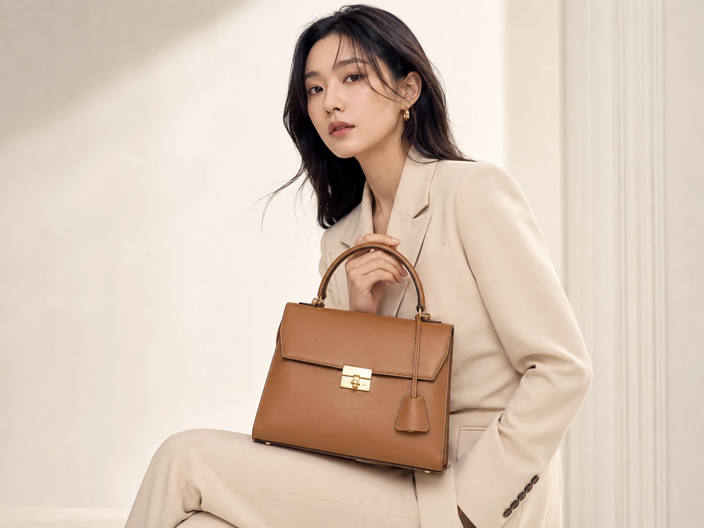 Structured handbag
